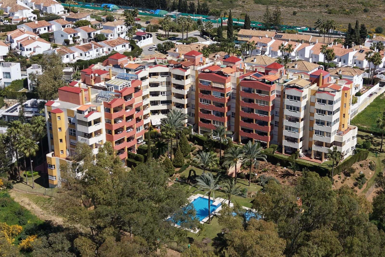 2 quarto Penthouse para venda em Estepona com piscina garagem - 365 000 € (Ref: 9860011)