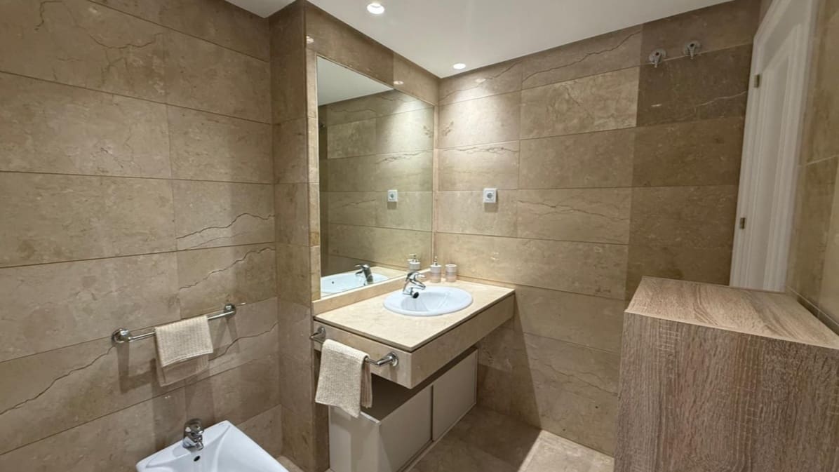 2 chambre Appartement à vendre à Nueva Andalucia avec piscine - 450 000 € (Ref: 9860032)