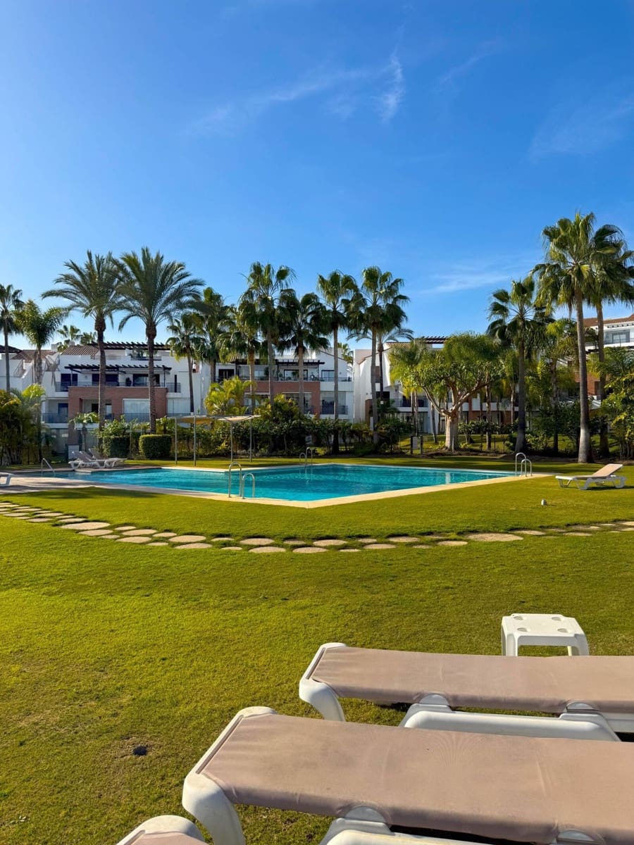 3 quarto Penthouse para venda em Estepona com piscina garagem - 485 000 € (Ref: 9860329)