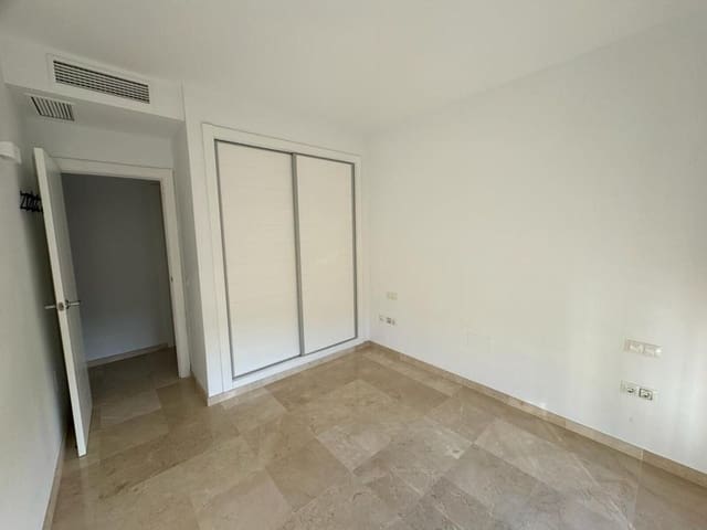 3 quarto Penthouse para venda em Estepona com piscina garagem - 485 000 € (Ref: 9860329)
