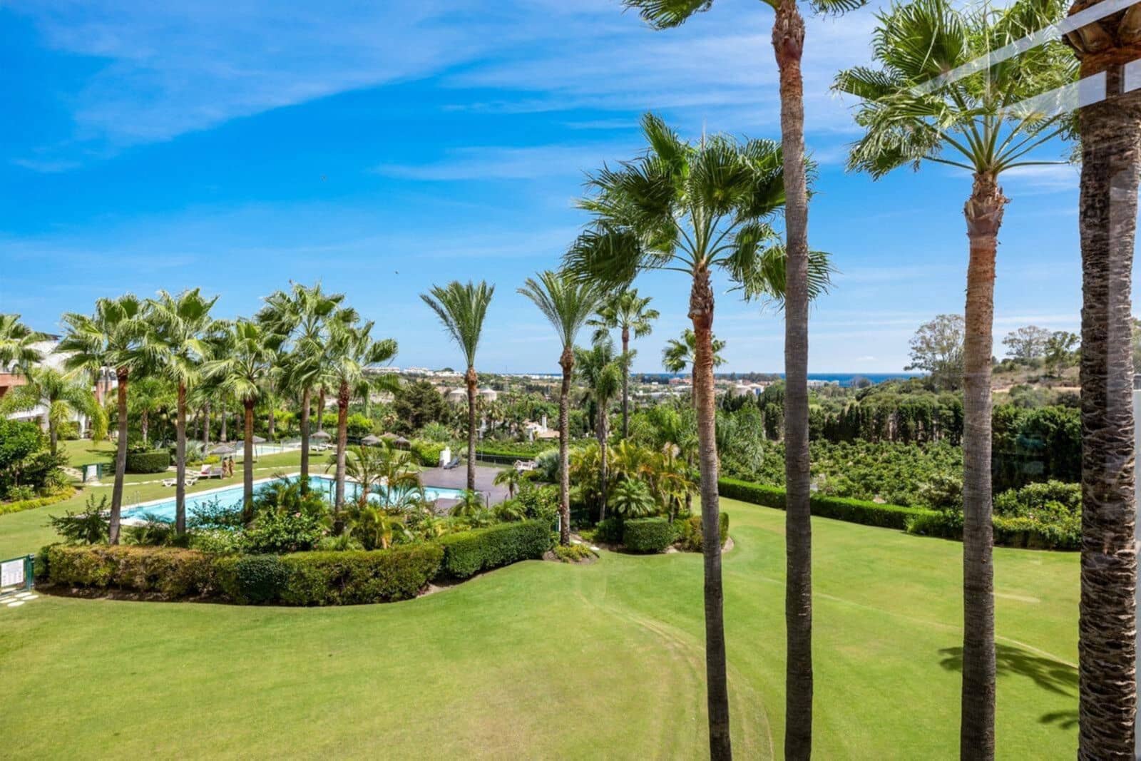 3 quarto Penthouse para venda em Estepona com piscina garagem - 485 000 € (Ref: 9860329)