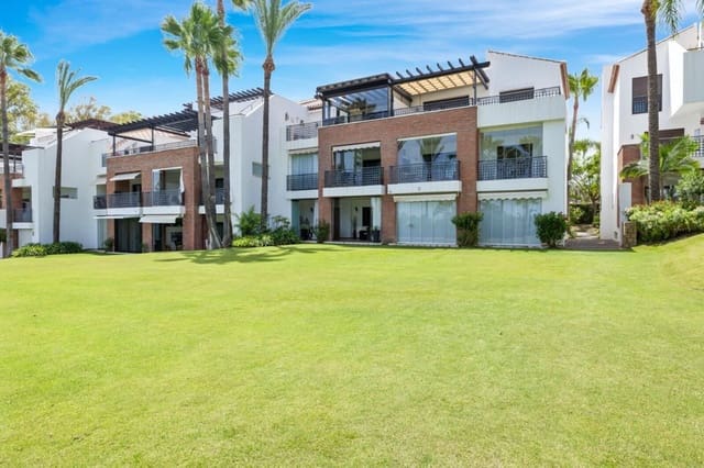 3 quarto Penthouse para venda em Estepona com piscina garagem - 485 000 € (Ref: 9860329)