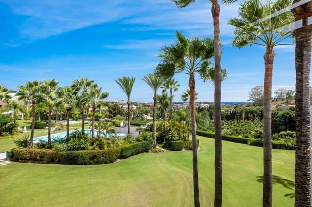 3 quarto Penthouse para venda em Estepona com piscina garagem - 485 000 € (Ref: 9860329)
