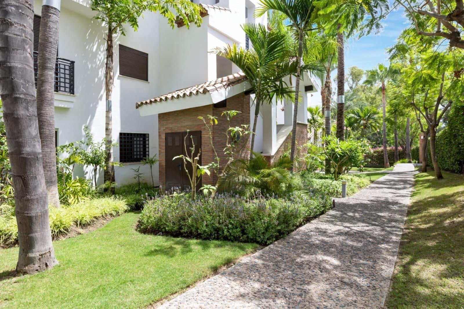 3 quarto Penthouse para venda em Estepona com piscina garagem - 485 000 € (Ref: 9860329)