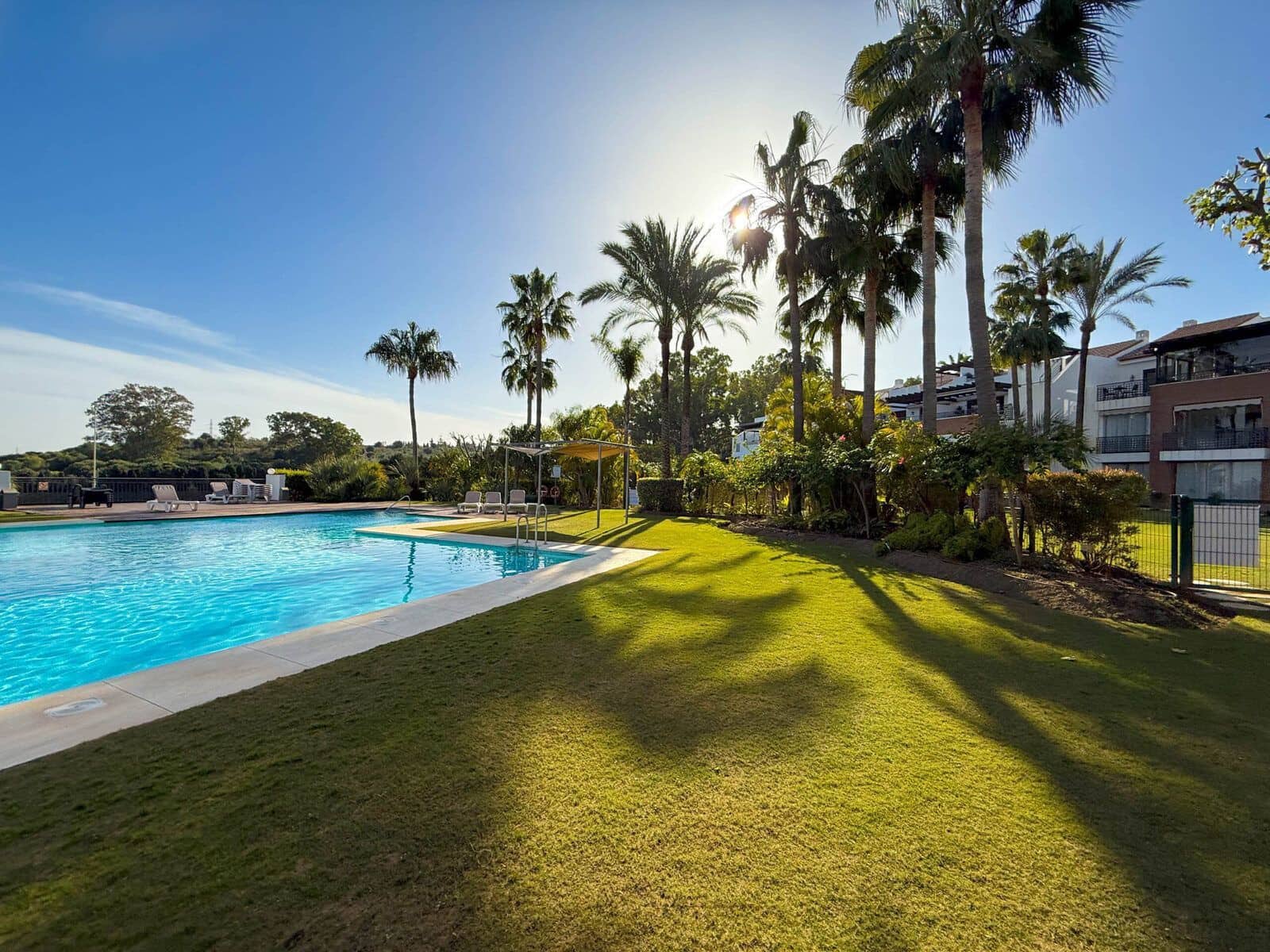 3 quarto Penthouse para venda em Estepona com piscina garagem - 485 000 € (Ref: 9860329)