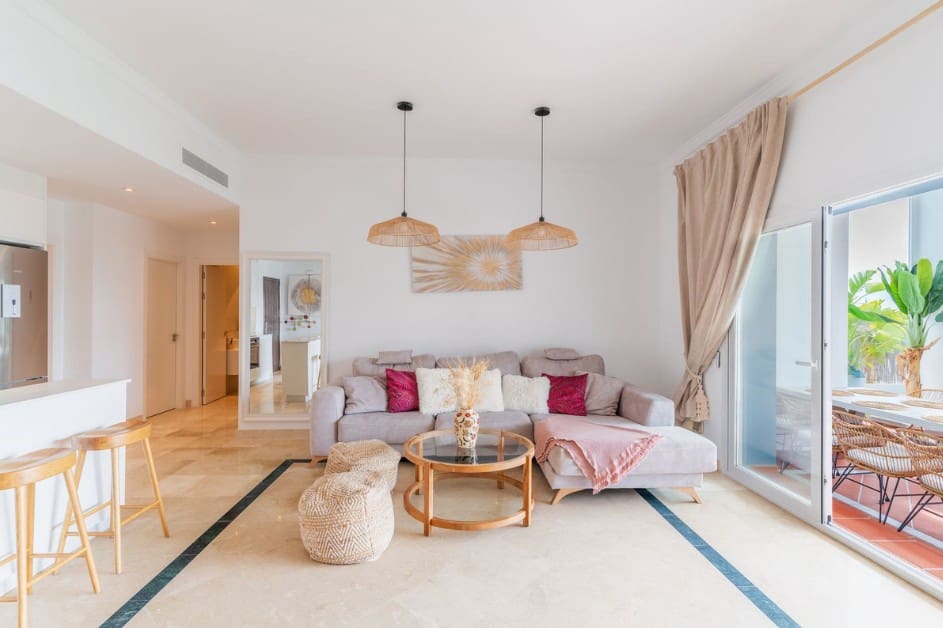 3 bedroom Apartment for rent in Benahavis with pool garage - € 3,500 (Ref: 9863607)