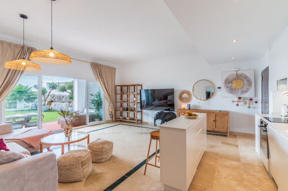 3 bedroom Apartment for rent in Benahavis with pool garage - € 3,500 (Ref: 9863607)