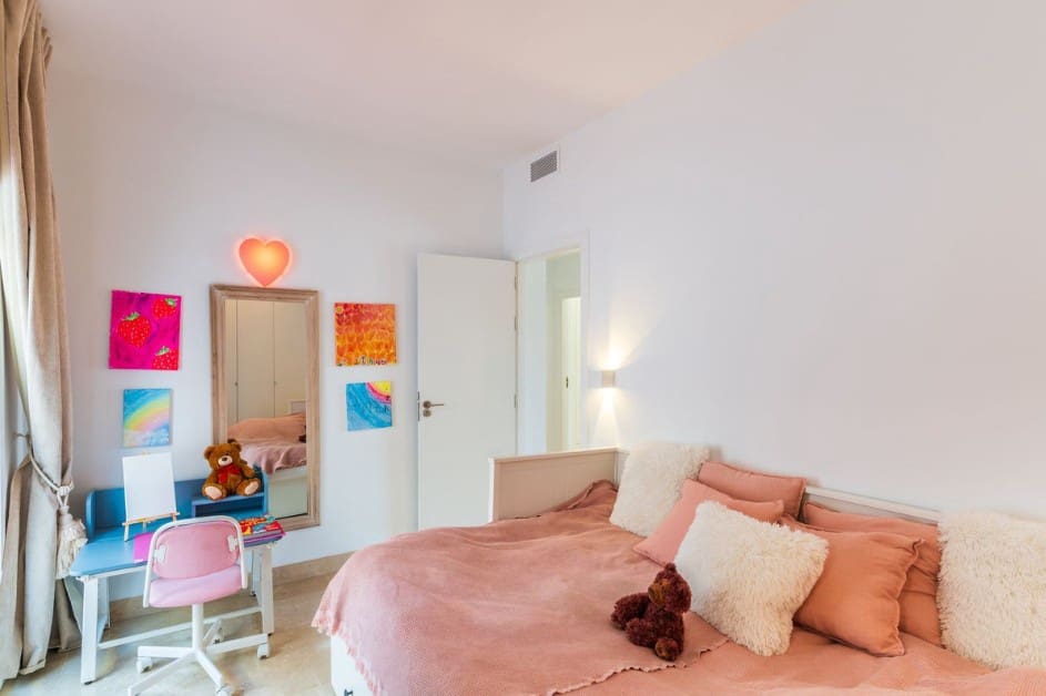 3 bedroom Apartment for rent in Benahavis with pool garage - € 3,500 (Ref: 9863607)