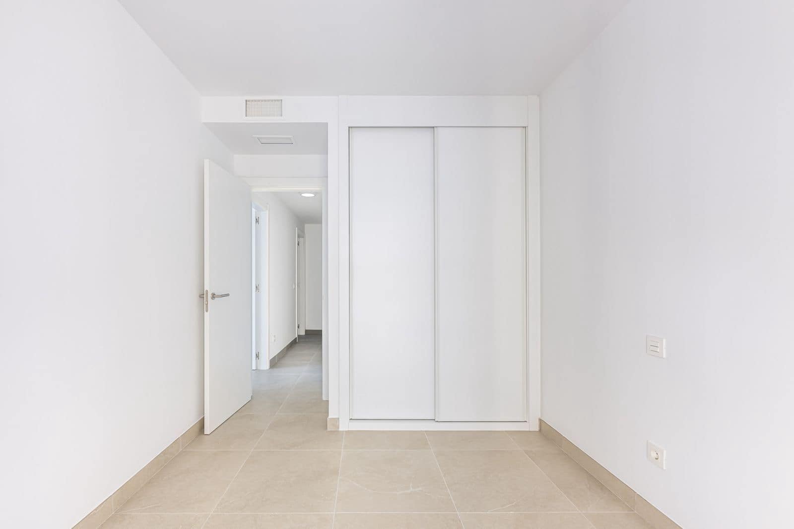 2 bedroom Apartment for sale in Estepona - € 450,000 (Ref: 9888335)