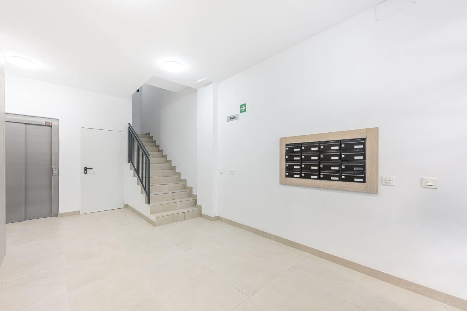 2 bedroom Apartment for sale in Estepona - € 450,000 (Ref: 9888335)
