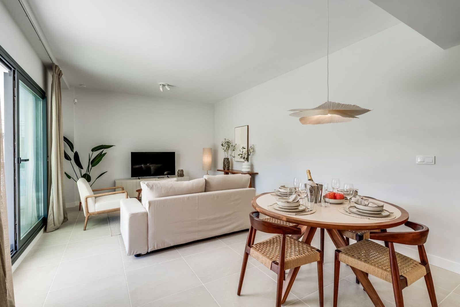 2 bedroom Apartment for sale in Estepona with pool garage - € 420,000 (Ref: 9888337)