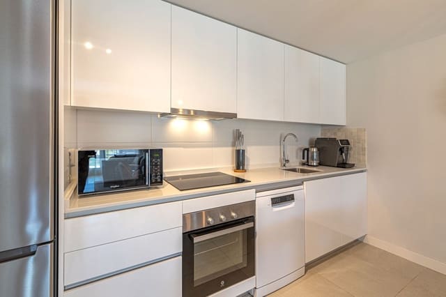 2 soverom Leilighet til salgs i Estepona med svømmebasseng garasje - € 495 000 (Ref: 9895011)
