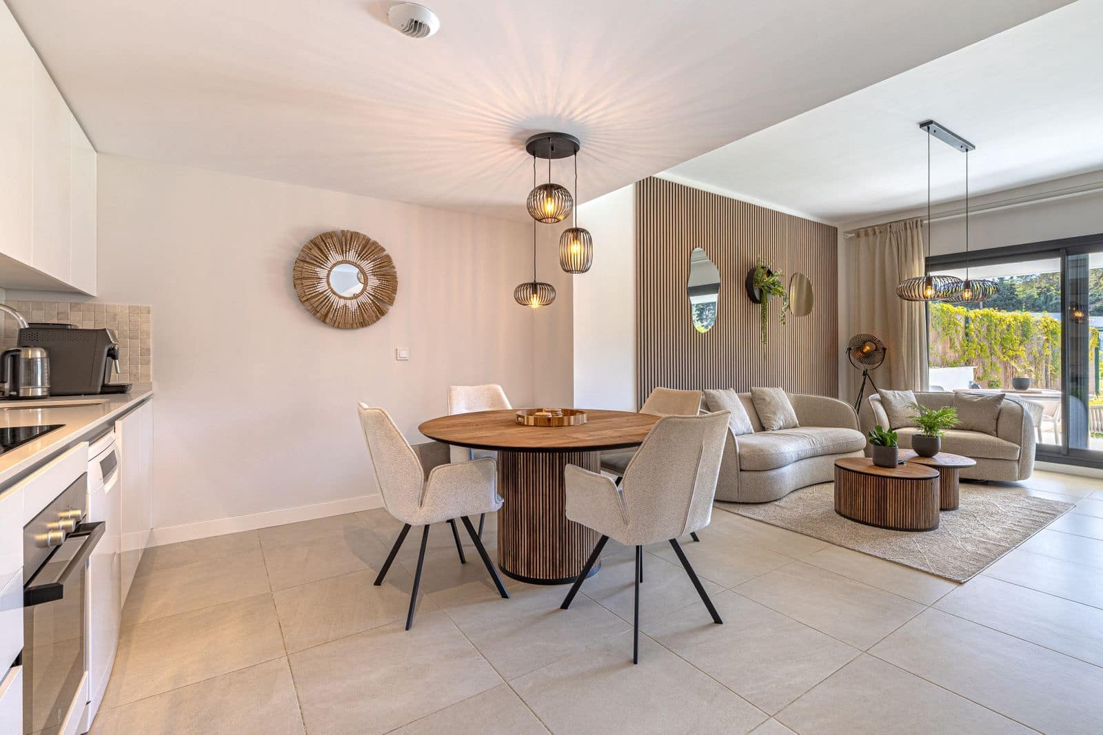 2 soverom Leilighet til salgs i Estepona med svømmebasseng garasje - € 495 000 (Ref: 9895011)