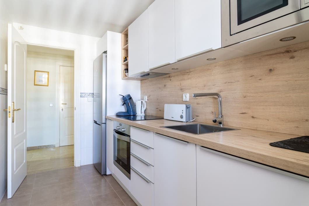 2 sovrum Lägenhet till salu i La Duquesa / Puerto de la Duquesa med pool garage - 359 000 € (Ref: 9895024)