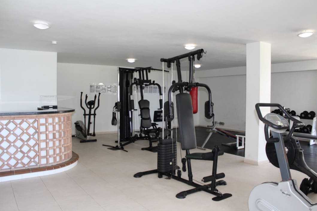 2 sovrum Lägenhet till salu i La Duquesa / Puerto de la Duquesa med pool garage - 359 000 € (Ref: 9895024)