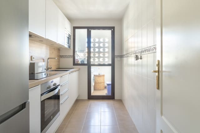 2 sovrum Lägenhet till salu i La Duquesa / Puerto de la Duquesa, Manilva med pool garage - 359 000 € (Ref: 9895024)