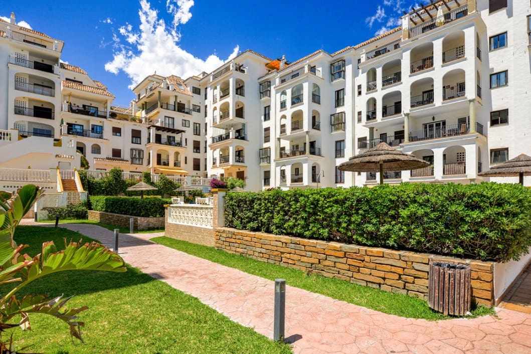 2 sovrum Lägenhet till salu i La Duquesa / Puerto de la Duquesa med pool garage - 359 000 € (Ref: 9895024)