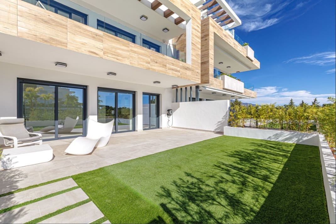 2 makuuhuone Huoneisto myytävänä paikassa Estepona mukana uima-altaan 
autotalli - 690 000 € (Ref: 9897214)