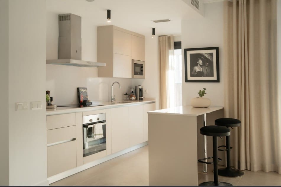 2 Zimmer Apartment zu verkaufen in Estepona mit Pool Garage - 439.000 € (Ref: 9900670)