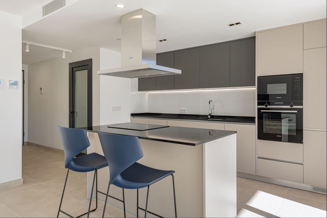 2 soverom Leilighet til salgs i Estepona med svømmebasseng garasje - € 690 000 (Ref: 9901290)