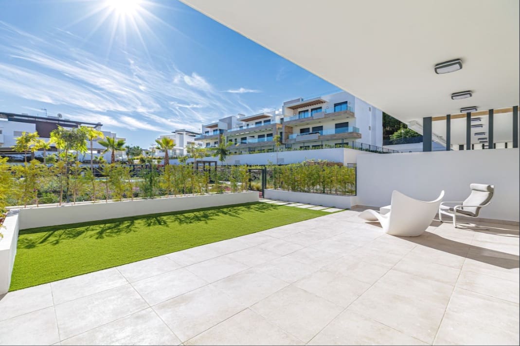 2 soverom Leilighet til salgs i Estepona med svømmebasseng garasje - € 690 000 (Ref: 9901290)