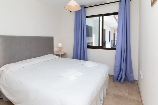 2 quarto Apartamento para venda em La Duquesa / Puerto de la Duquesa, Manilva com piscina garagem - 359 000 € (Ref: 9904664)