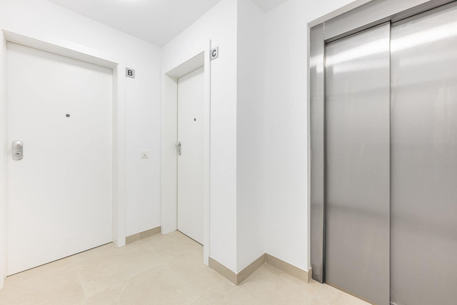 2 bedroom Apartment for sale in Estepona - € 450,000 (Ref: 9904671)