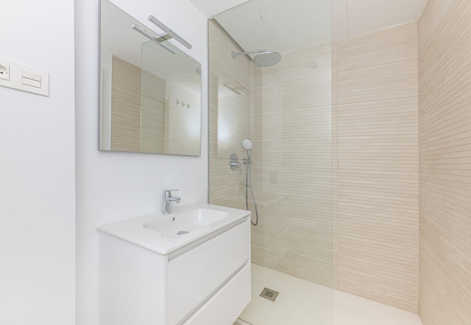 2 bedroom Apartment for sale in Estepona - € 450,000 (Ref: 9904671)