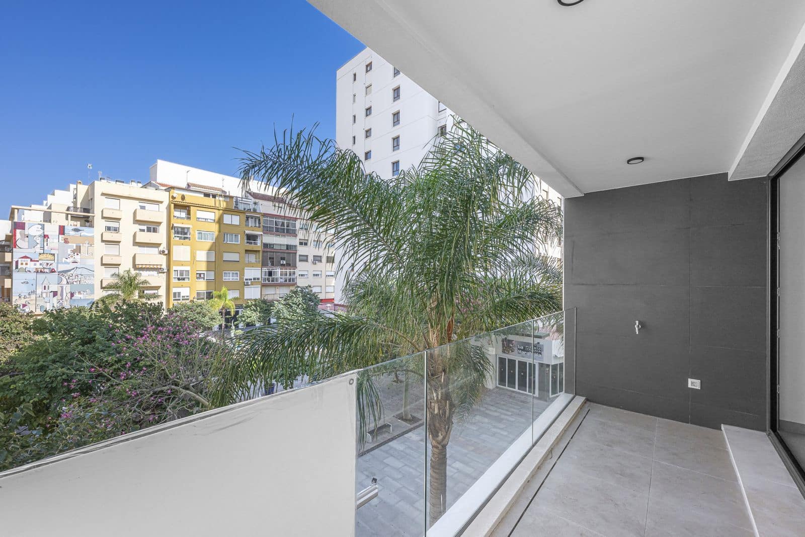 2 bedroom Apartment for sale in Estepona - € 450,000 (Ref: 9904671)