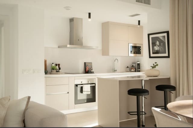 2 chambre Appartement à vendre à Estepona avec piscine garage - 439 000 € (Ref: 9911509)