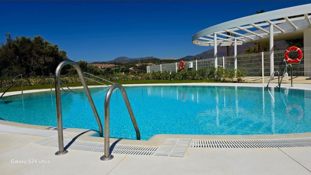 3 Zimmer Apartment zu verkaufen in Estepona mit Pool Garage - 420.000 € (Ref: 9911611)