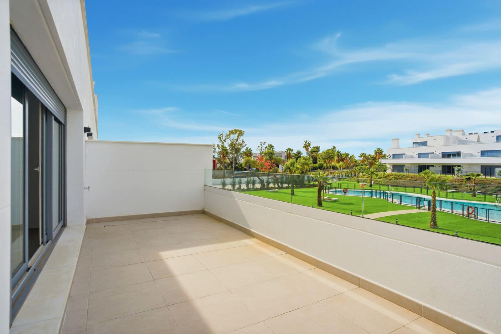 2 soveværelse Lejlighed til salg i Estepona med swimmingpool garage - € 439.000 (Ref: 9917264)