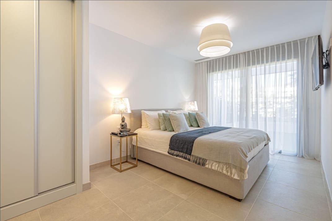2 sovrum Lägenhet till salu i Estepona med pool garage - 690 000 € (Ref: 9920660)