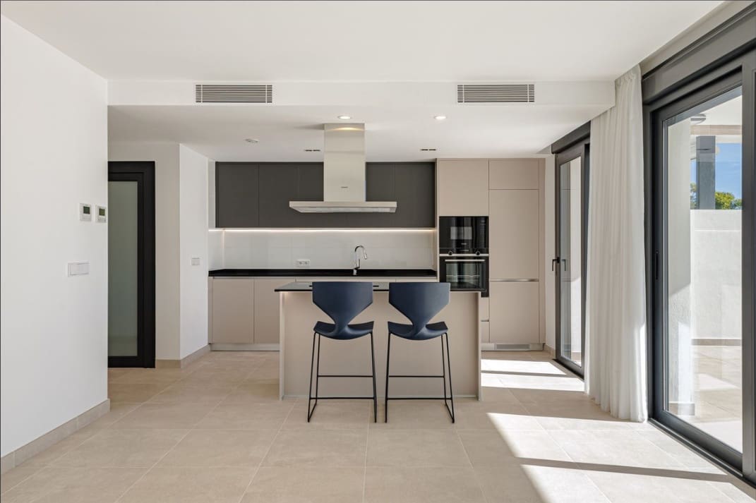 2 sovrum Lägenhet till salu i Estepona med pool garage - 690 000 € (Ref: 9920660)