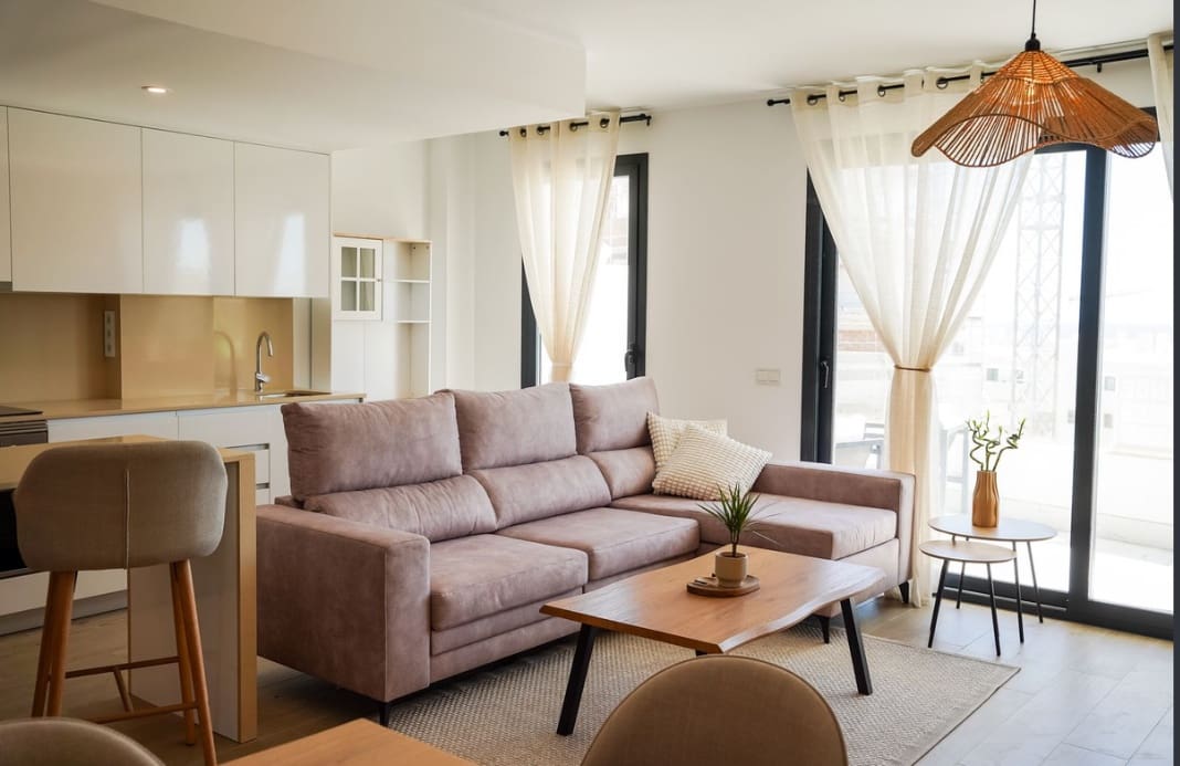 3 bedroom Apartment for rent in Estepona with pool garage - € 2,500 (Ref: 9929594)