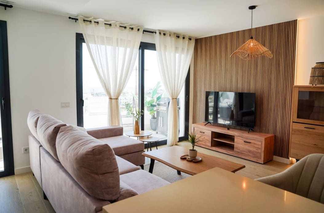 3 bedroom Apartment for rent in Estepona with pool garage - € 2,500 (Ref: 9929594)