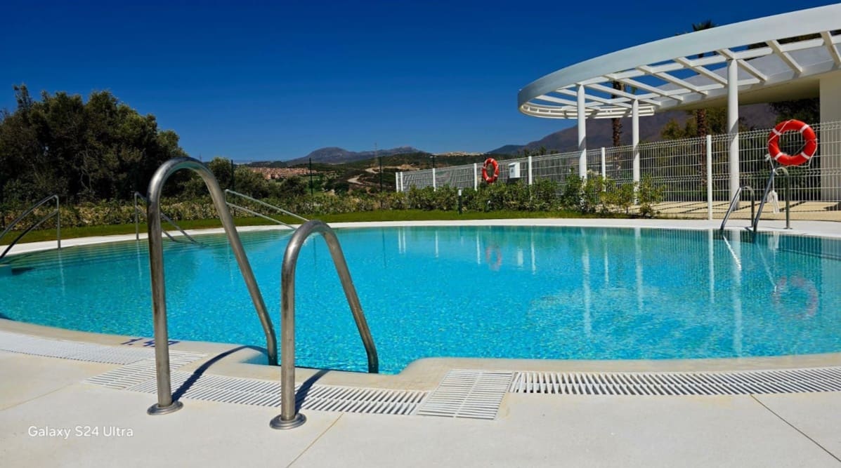 3 bedroom Apartment for rent in Estepona with pool garage - € 2,500 (Ref: 9929594)