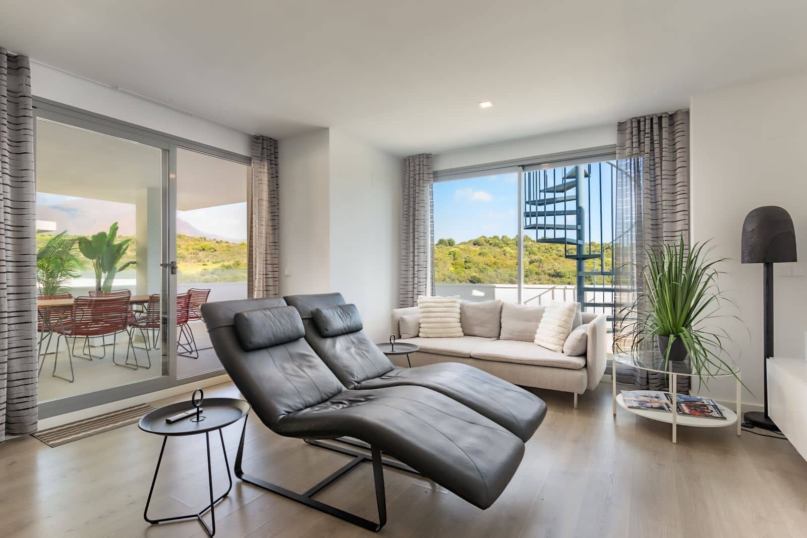 3 bedroom Penthouse for sale in Estepona with pool garage - € 465,000 (Ref: 9930822)
