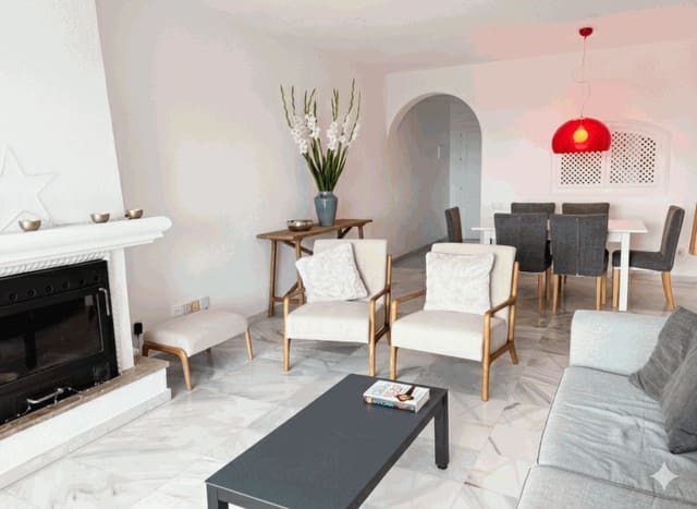 2 soveværelse Lejlighed til salg i Los Almendros, Málaga by med swimmingpool - € 335.000 (Ref: 9937558)