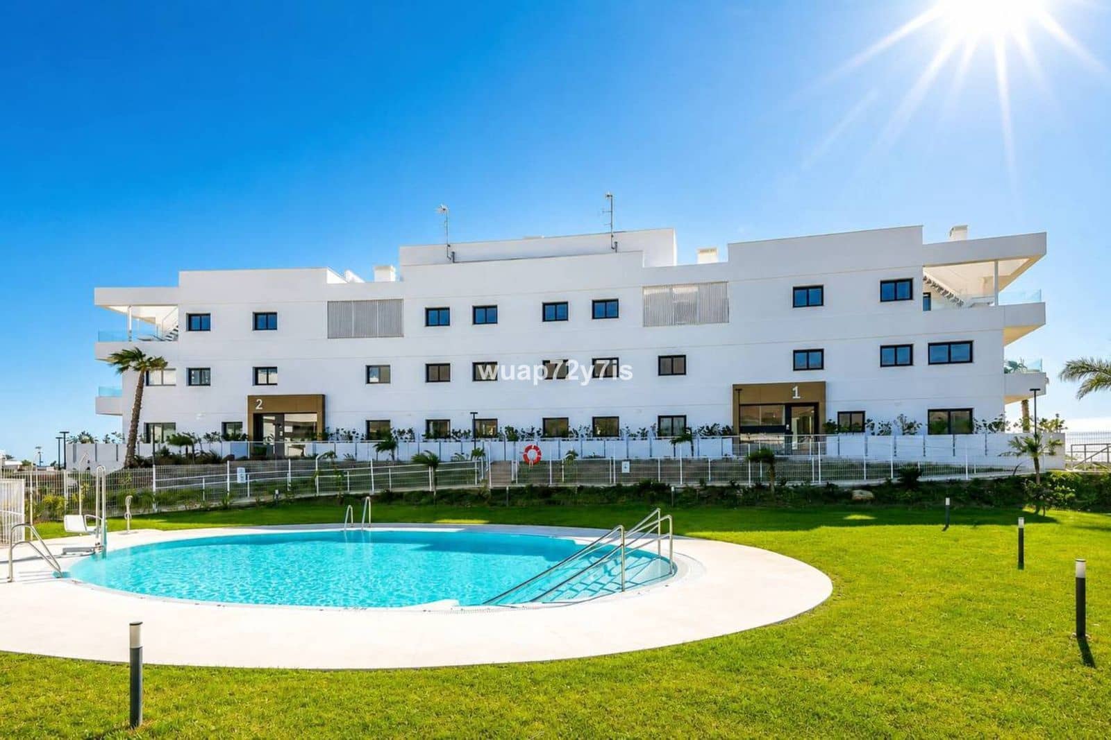 2 Zimmer Apartment zu verkaufen in Estepona mit Pool - 459.000 € (Ref: 9942768)