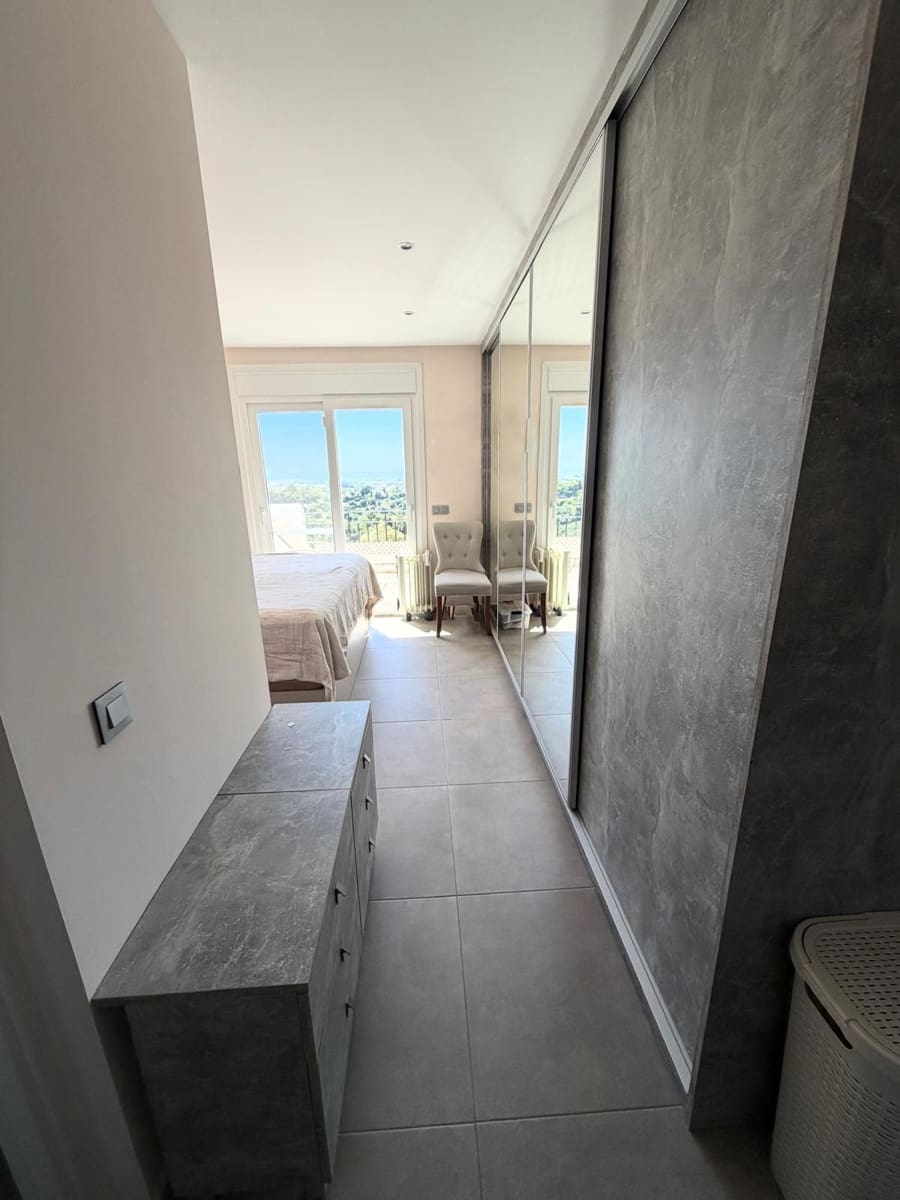 Ático de 2 habitaciones en Benahavís en venta con piscina - 499.000 € (Ref: 9942792)