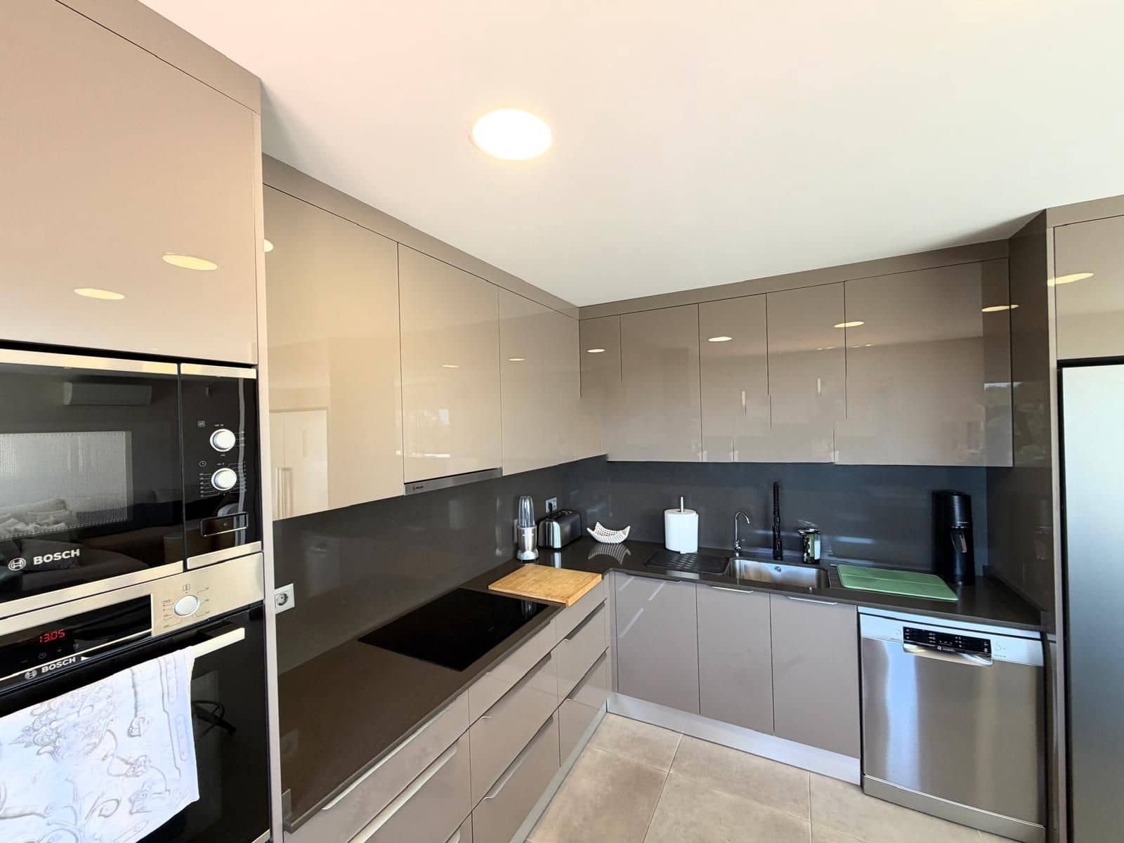 Ático de 2 habitaciones en Benahavís en venta con piscina - 499.000 € (Ref: 9942792)