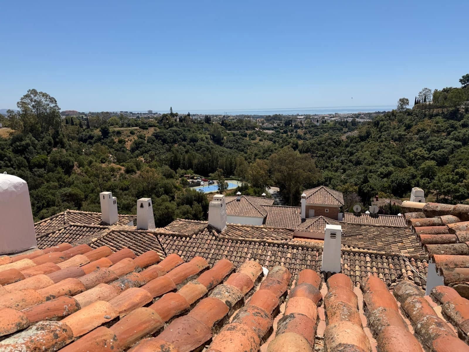 Ático de 2 habitaciones en Benahavís en venta con piscina - 499.000 € (Ref: 9942792)