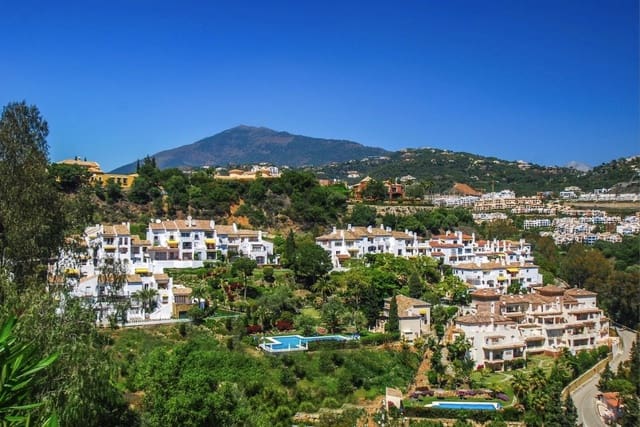 Ático de 2 habitaciones en Benahavís en venta con piscina - 499.000 € (Ref: 9942792)