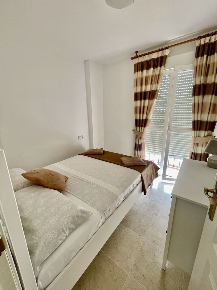 4 soverom Hus til salgs i La Duquesa / Puerto de la Duquesa - € 370 000 (Ref: 9942803)