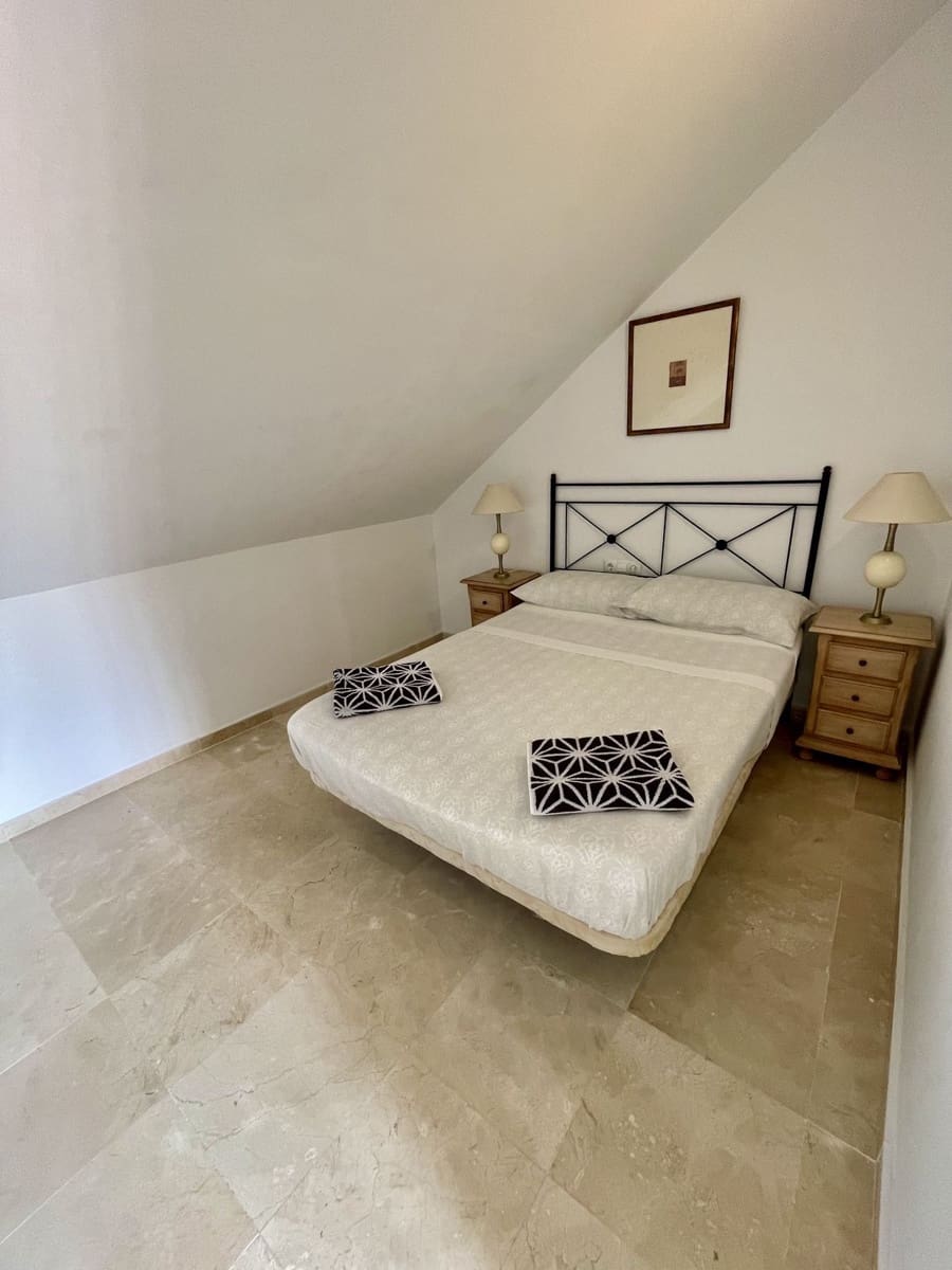 4 soverom Hus til salgs i La Duquesa / Puerto de la Duquesa - € 370 000 (Ref: 9942803)
