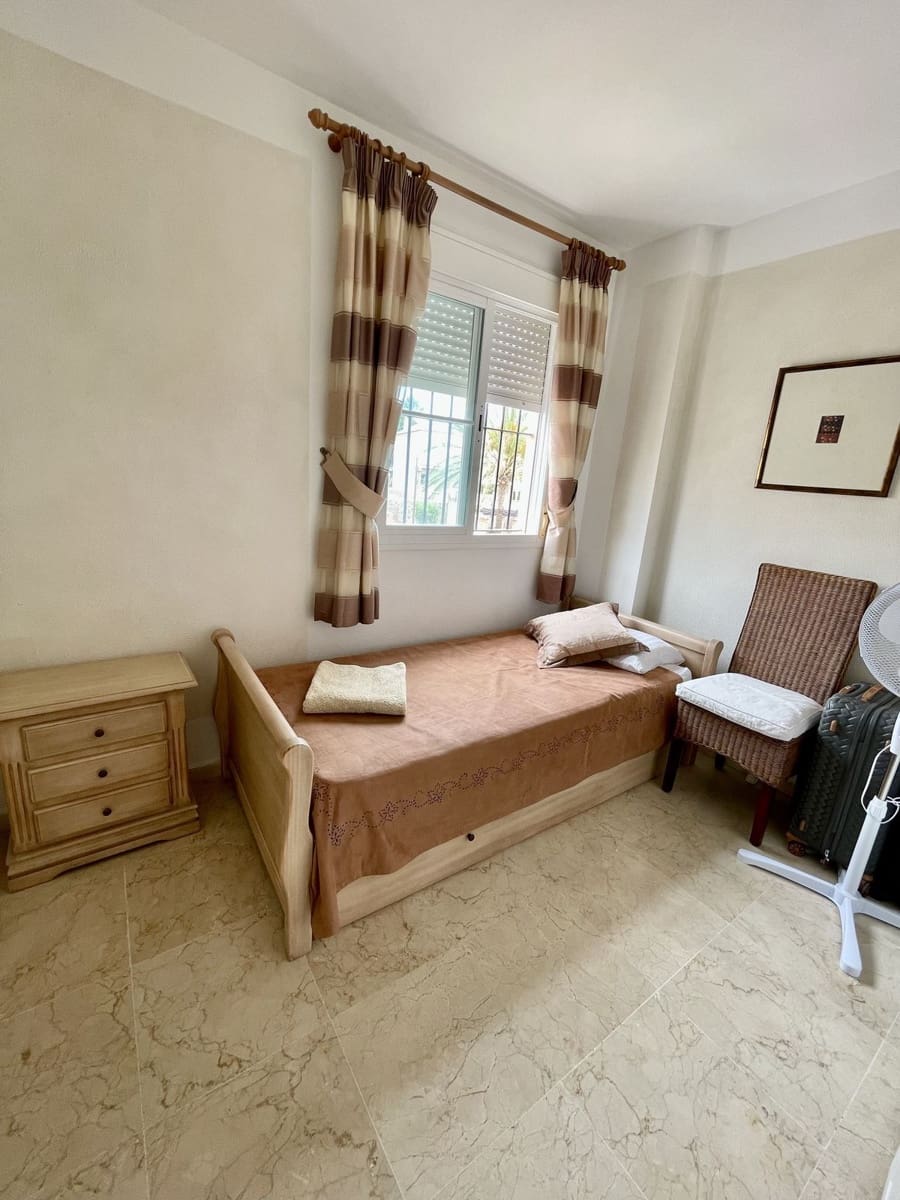 4 quarto Casa em Banda para venda em La Duquesa / Puerto de la Duquesa - 370 000 € (Ref: 9950328)