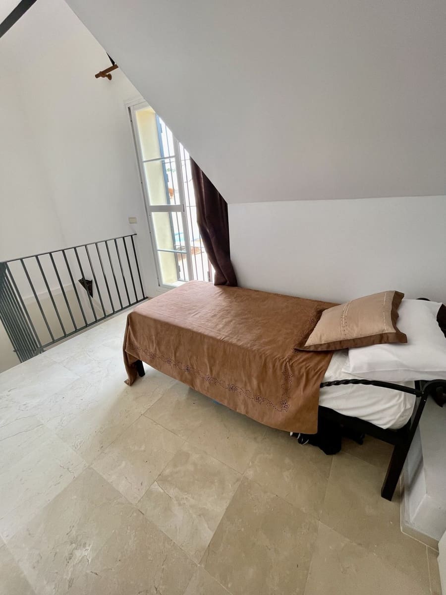 4 quarto Casa em Banda para venda em La Duquesa / Puerto de la Duquesa - 370 000 € (Ref: 9954532)