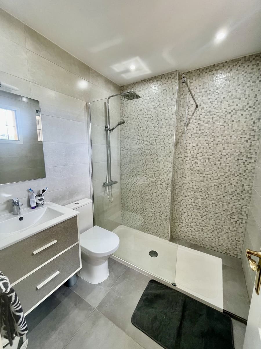 4 chambre Maison de Ville à vendre à La Duquesa / Puerto de la Duquesa - 370 000 € (Ref: 9967964)