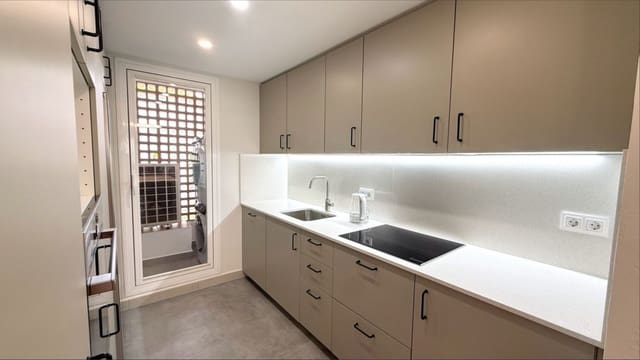 Apartamento de 2 habitaciones en El Paraiso, Estepona en venta con piscina - 445.000 € (Ref: 9985279)